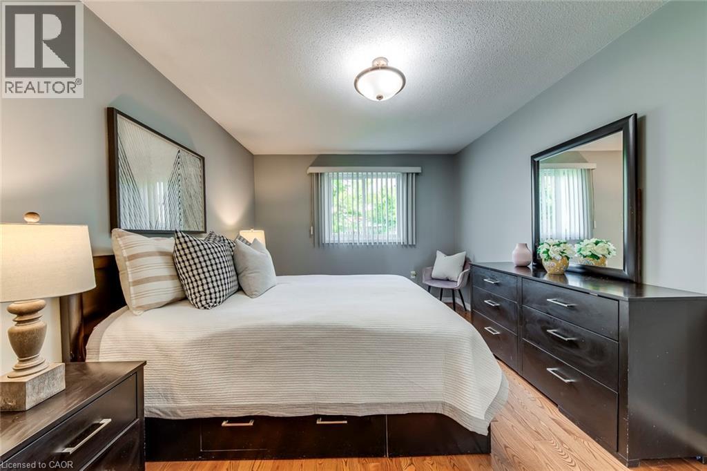 Photo 25 of 2309 Malcolm Crescent, Burlington ON