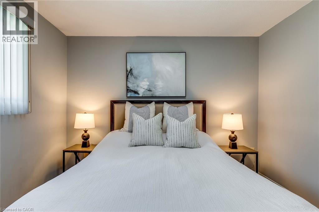 Photo 29 of 2309 Malcolm Crescent, Burlington ON