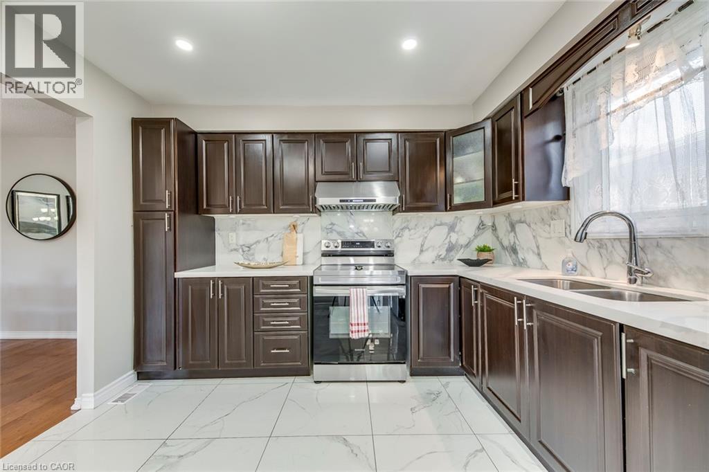 Photo 23 of 2309 Malcolm Crescent, Burlington ON