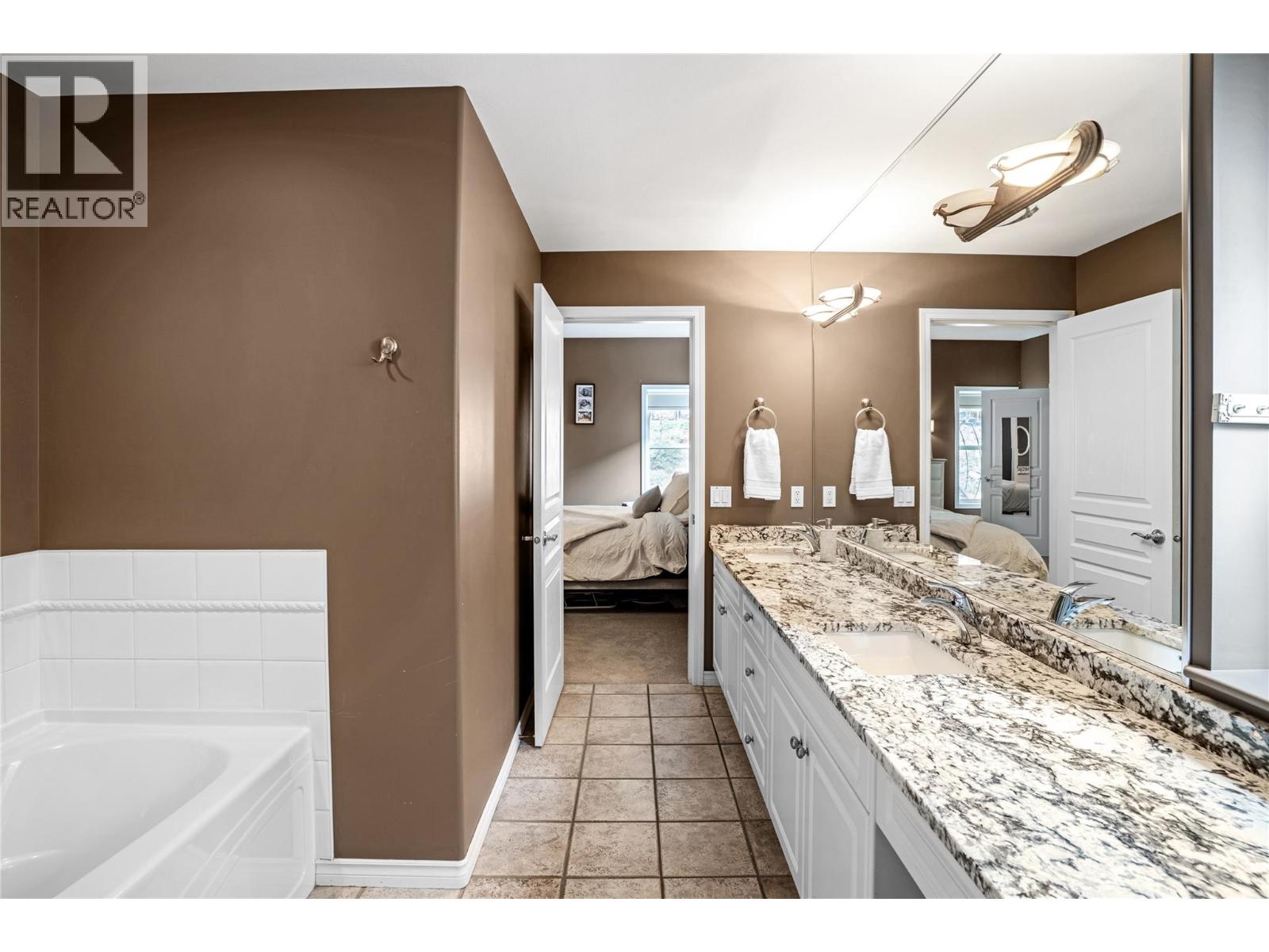 1083 CHILCOTIN CRESCENT - 19