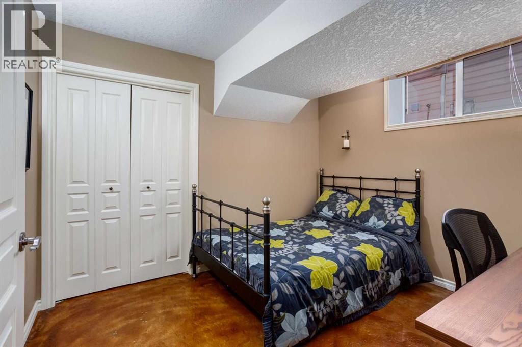 Single Family House Bungalow for Sale in  Rockmont Court NW Rocky Ridge Calgary 