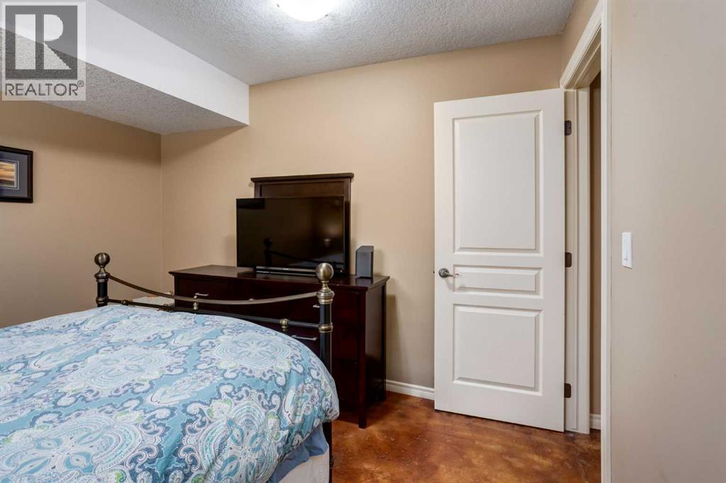 Single Family House Bungalow for Sale in  Rockmont Court NW Rocky Ridge Calgary 