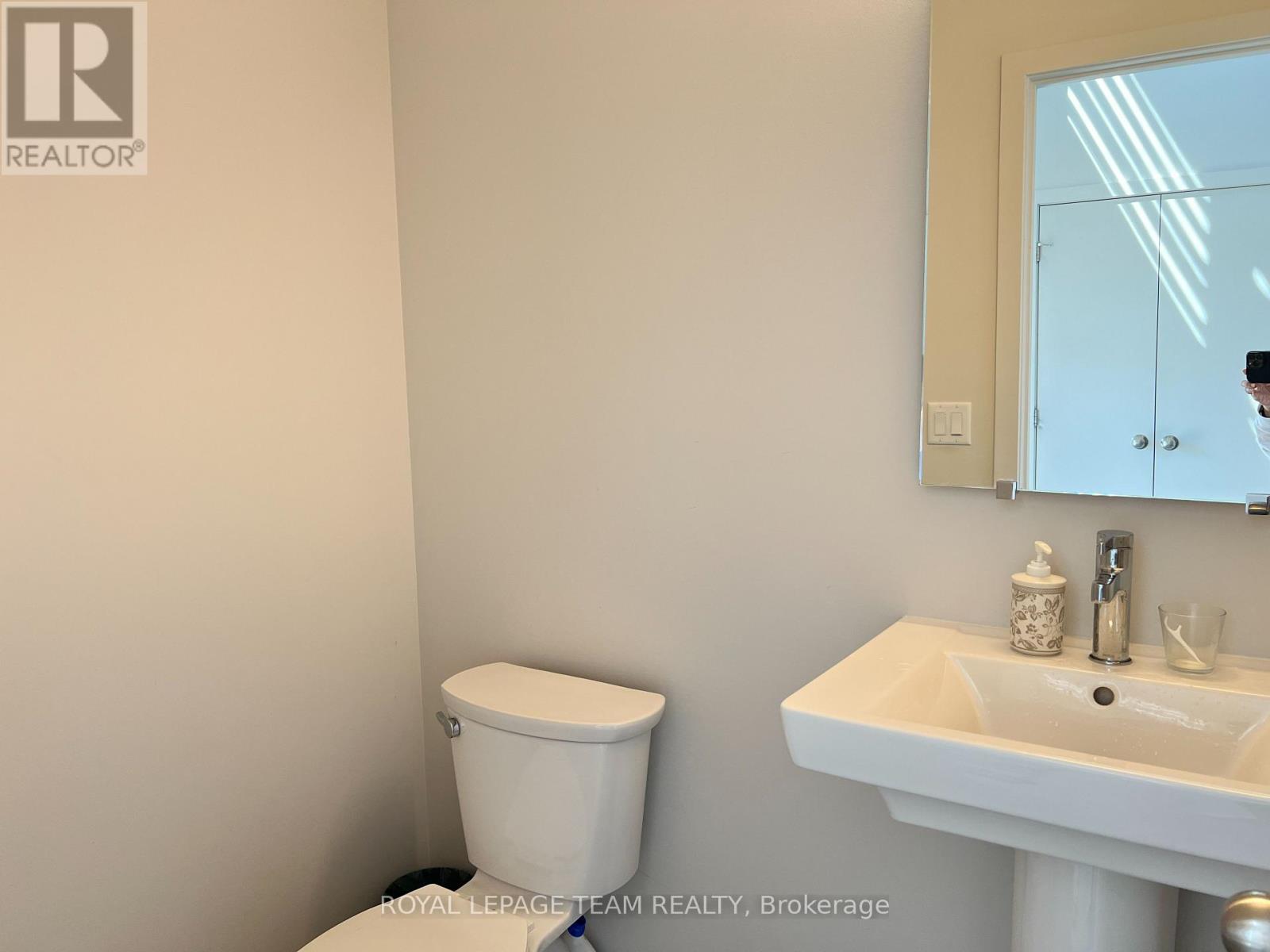 Photo 12 of 891 Chipping Circle, Ottawa ON