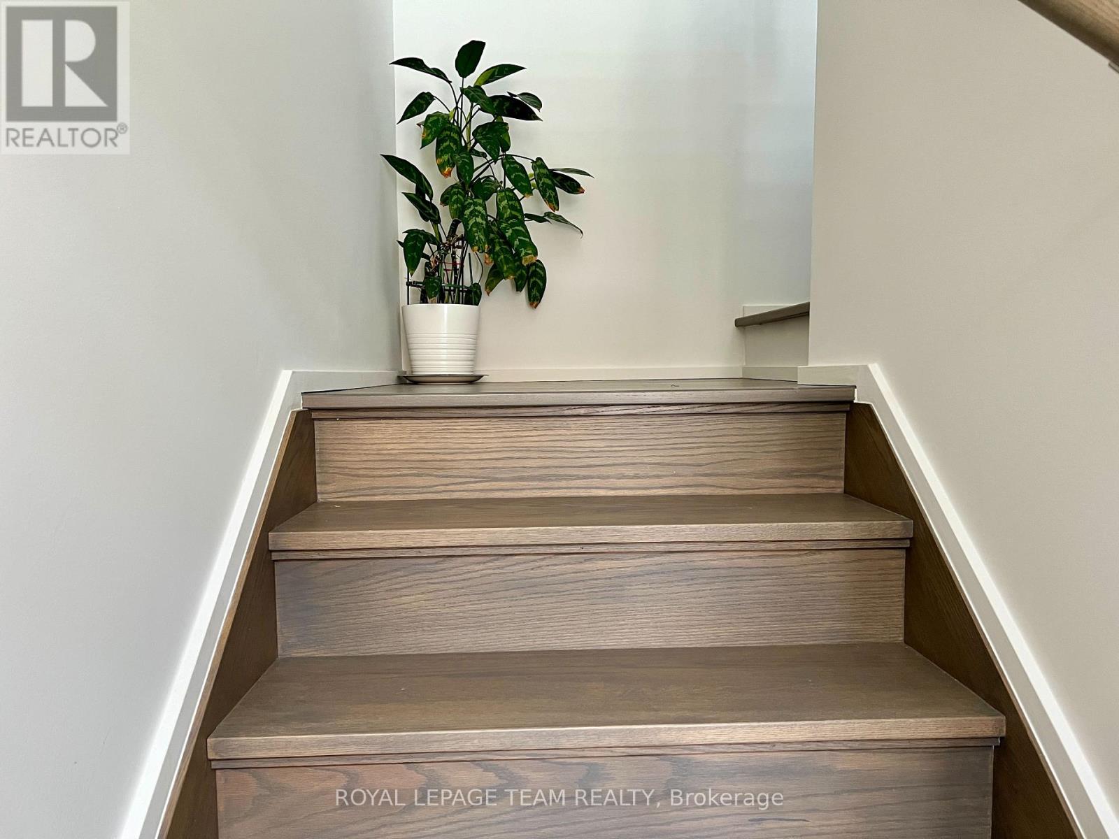 Photo 13 of 891 Chipping Circle, Ottawa ON