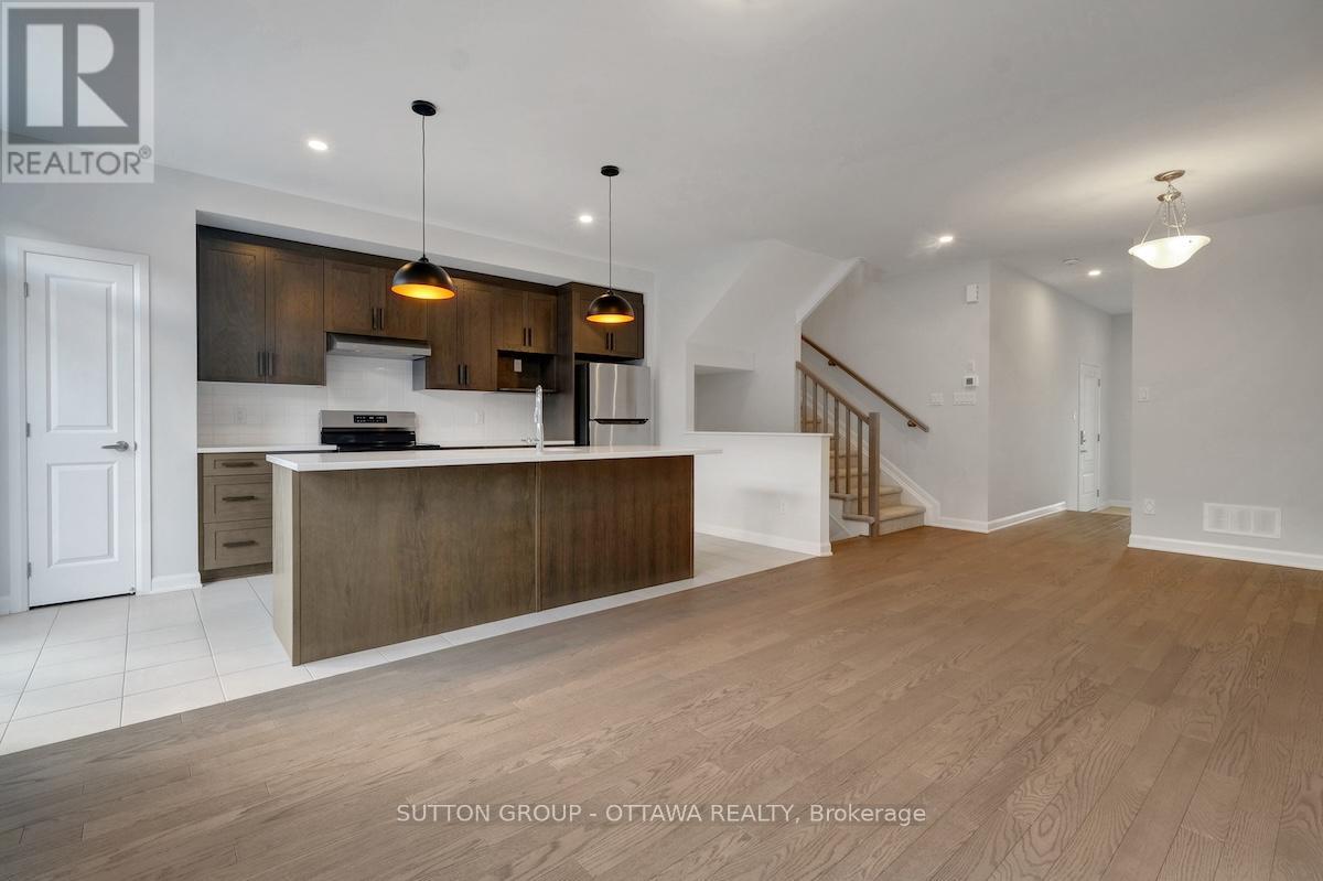 Photo 10 of 926 Athenry Court, Ottawa ON