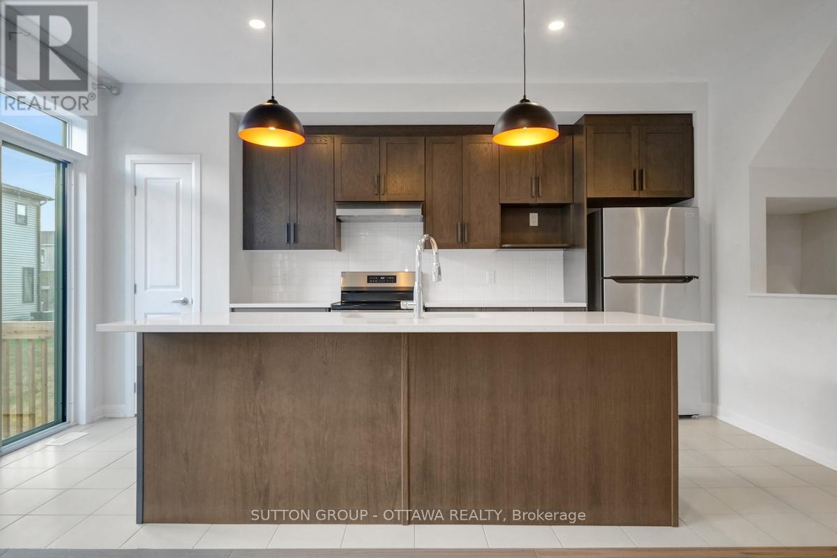 Photo 11 of 926 Athenry Court, Ottawa ON