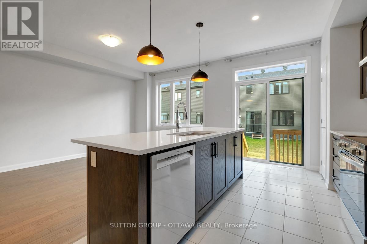 Photo 13 of 926 Athenry Court, Ottawa ON