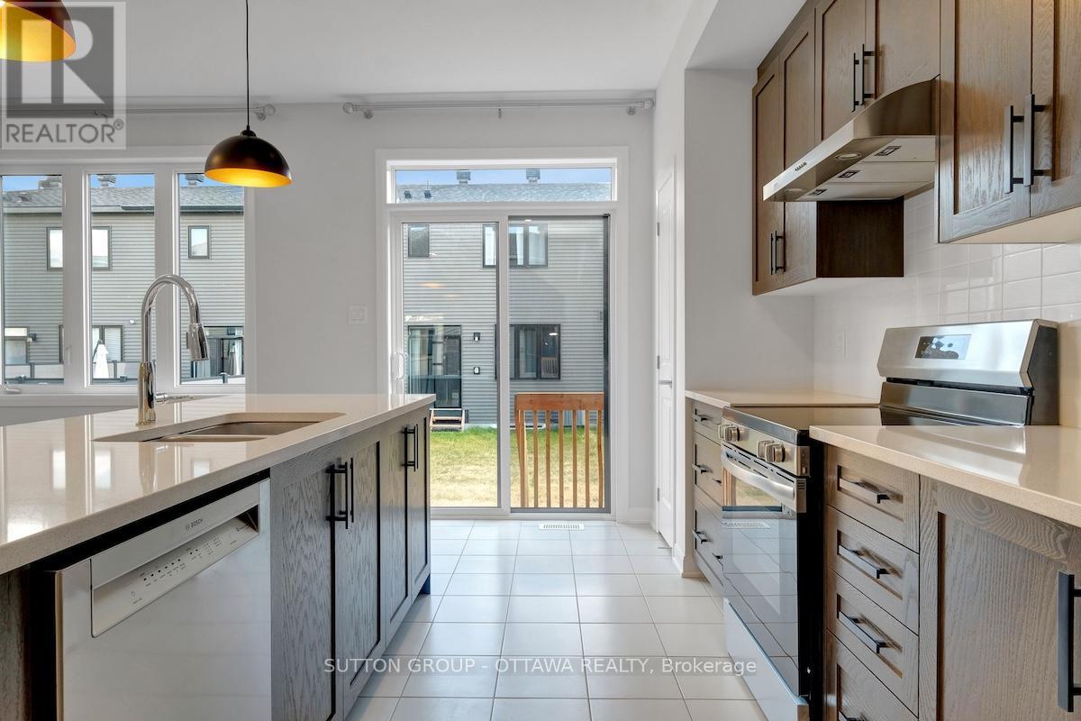 Photo 15 of 926 Athenry Court, Ottawa ON