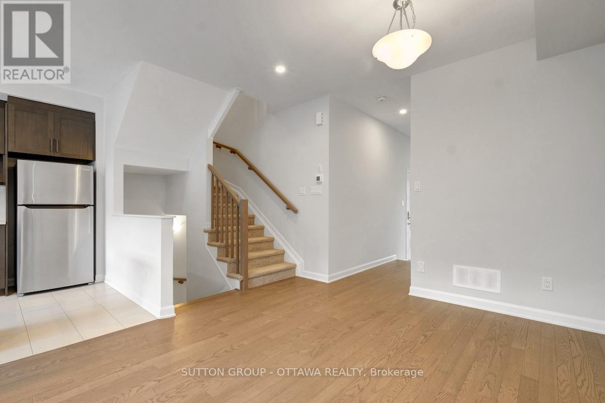 Photo 6 of 926 Athenry Court, Ottawa ON