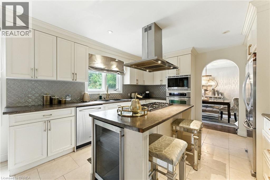 Photo 11 of 267 Memorial Drive, Brantford ON