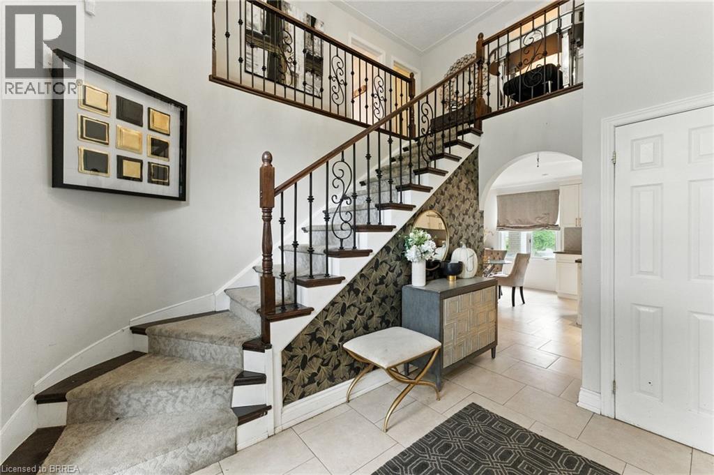 Photo 5 of 267 Memorial Drive, Brantford ON