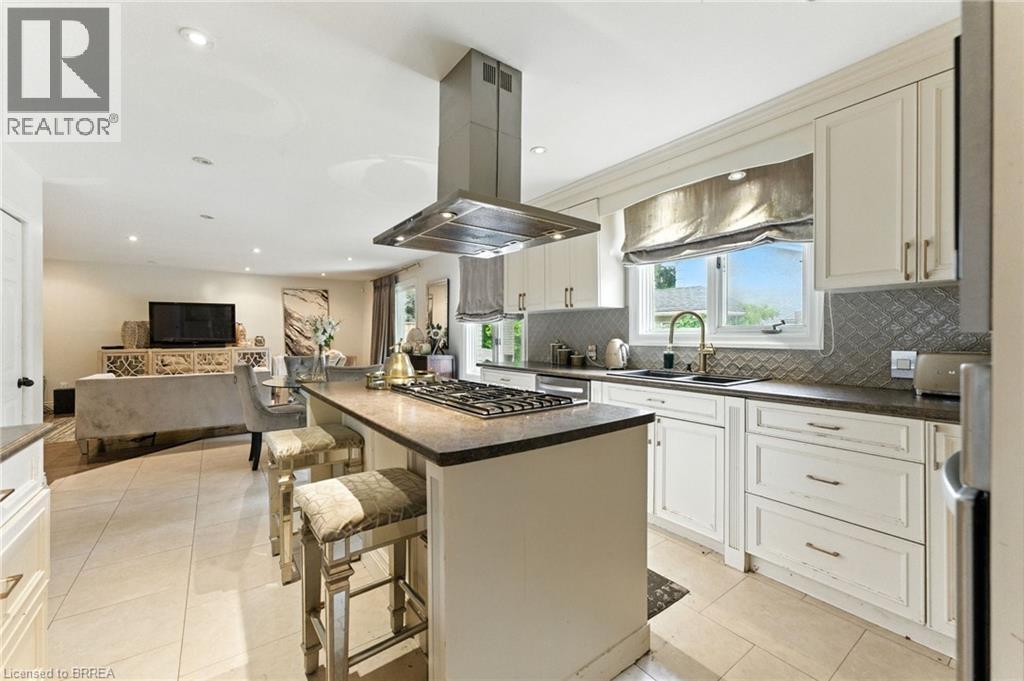 Photo 10 of 267 Memorial Drive, Brantford ON