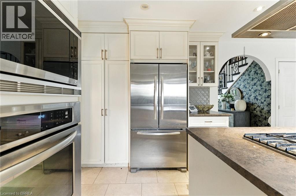 Photo 13 of 267 Memorial Drive, Brantford ON