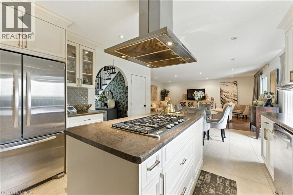 Photo 14 of 267 Memorial Drive, Brantford ON