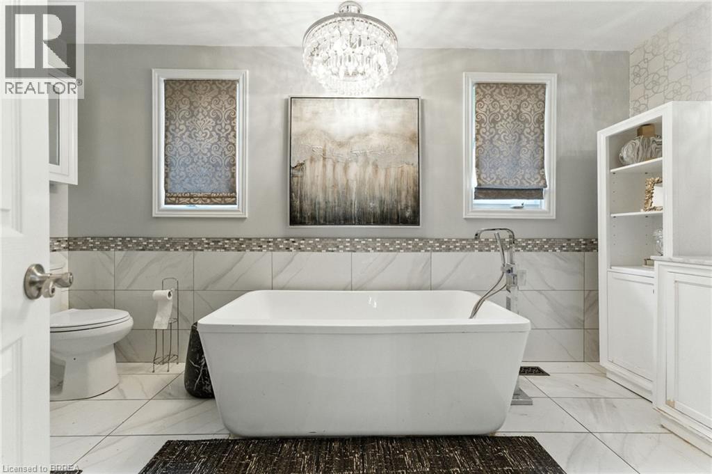Photo 27 of 267 Memorial Drive, Brantford ON