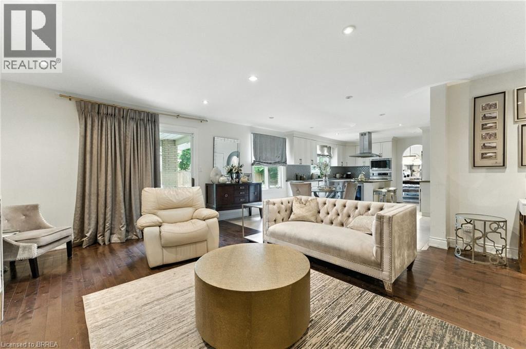 Photo 17 of 267 Memorial Drive, Brantford ON
