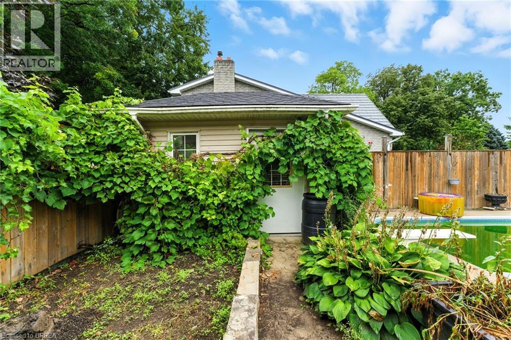 Photo 32 of 267 Memorial Drive, Brantford ON