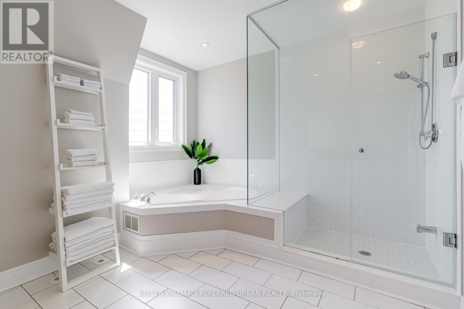 Photo 27 of 270 A Bering Avenue, Toronto ON