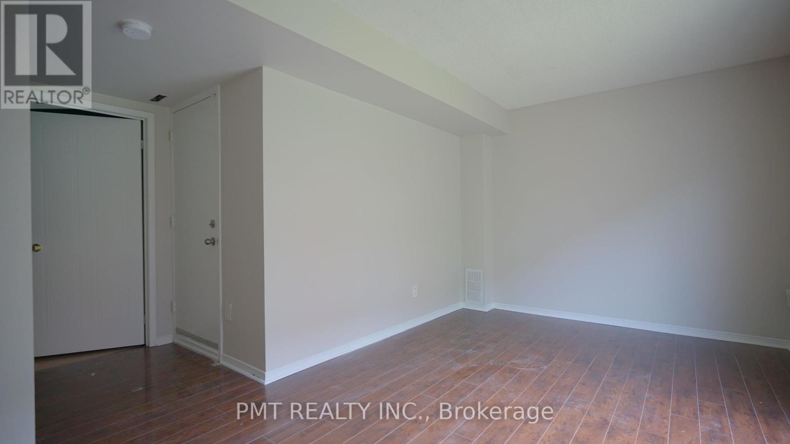 Photo 10 of 24 1530 Reeves Gate, Oakville ON