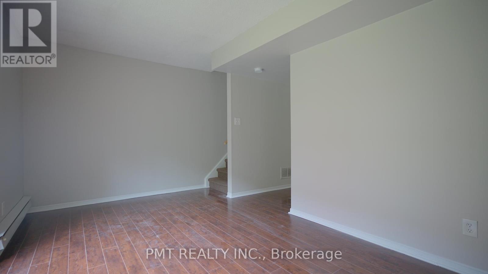 Photo 11 of 24 1530 Reeves Gate, Oakville ON