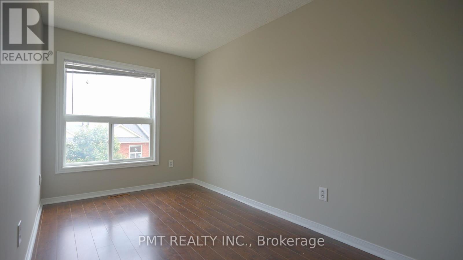 Photo 12 of 24 1530 Reeves Gate, Oakville ON