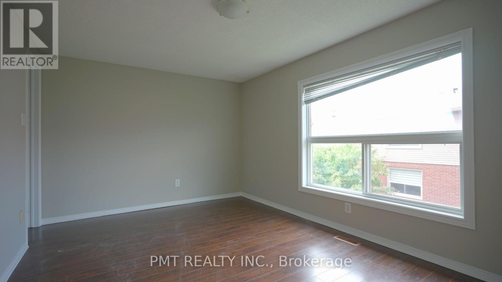 Photo 14 of 24 1530 Reeves Gate, Oakville ON
