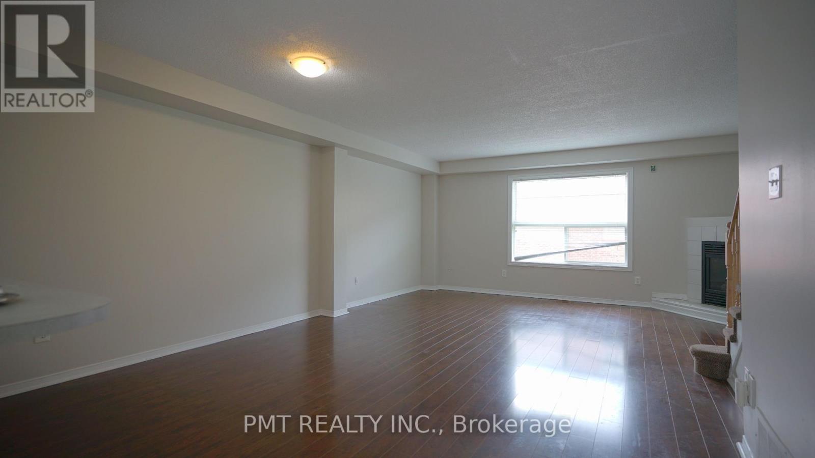 Photo 2 of 24 1530 Reeves Gate, Oakville ON