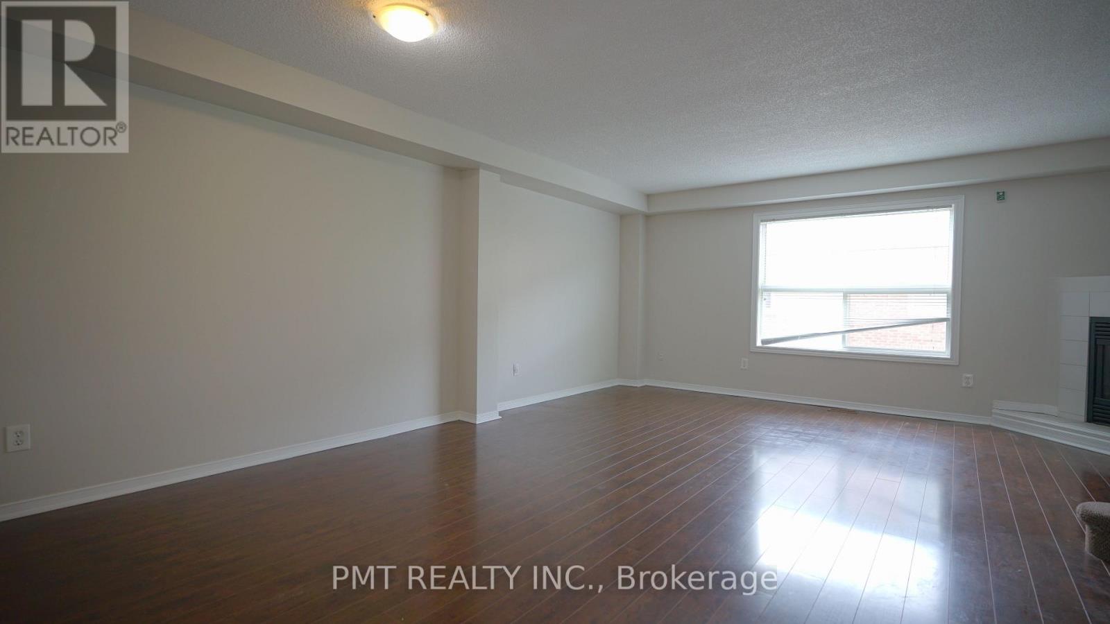 Photo 3 of 24 1530 Reeves Gate, Oakville ON