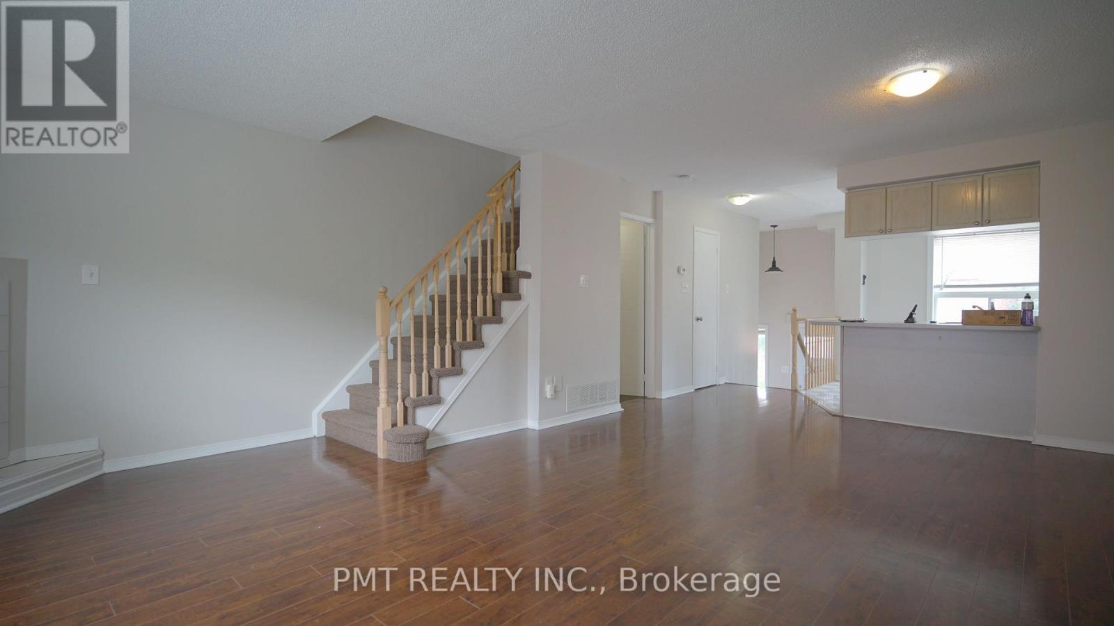 Photo 5 of 24 1530 Reeves Gate, Oakville ON