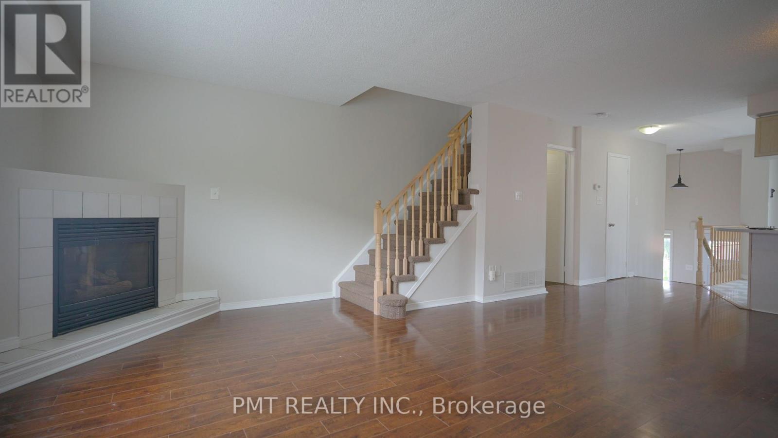Photo 6 of 24 1530 Reeves Gate, Oakville ON