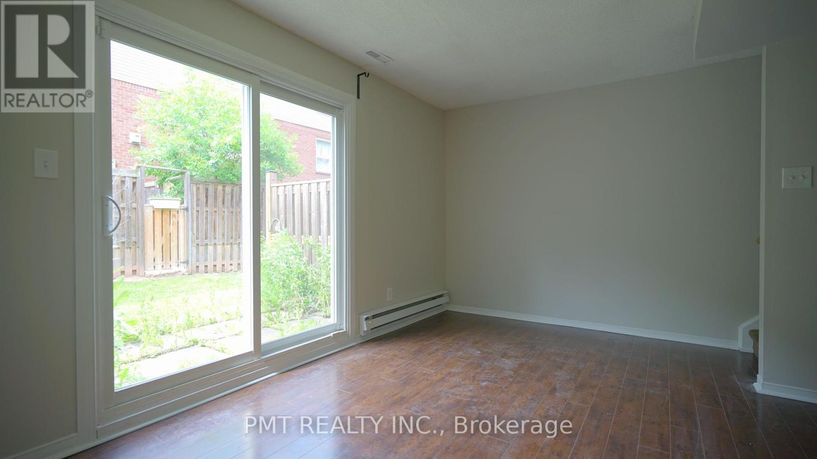 Photo 7 of 24 1530 Reeves Gate, Oakville ON