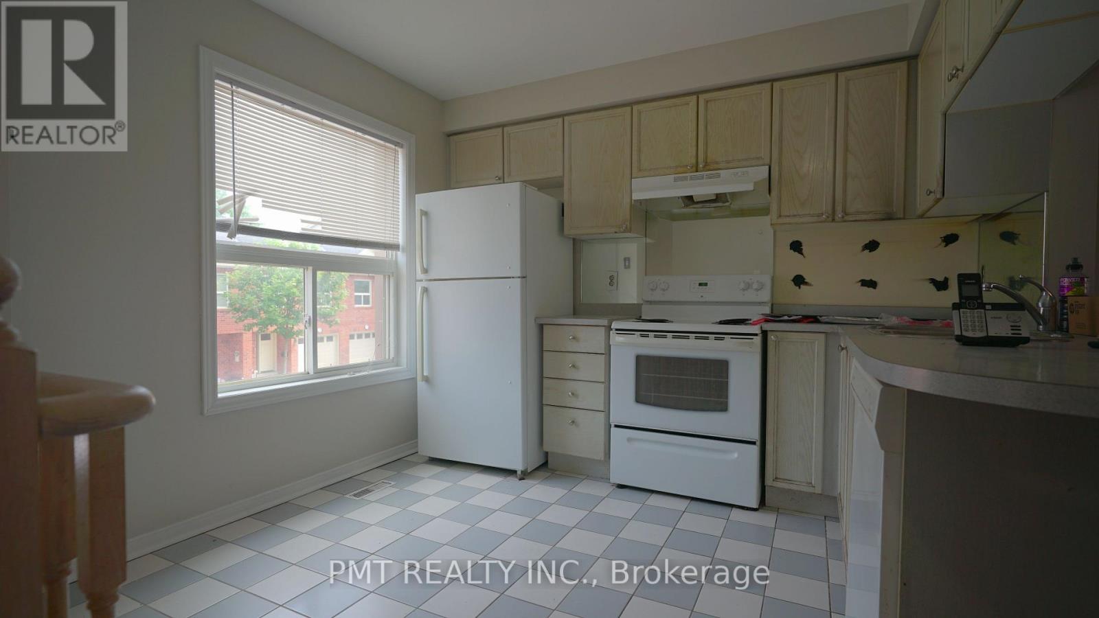 Photo 9 of 24 1530 Reeves Gate, Oakville ON