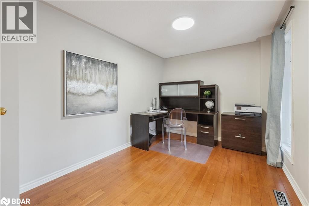 Photo 24 of 20 Mcfadden Drive, Hillsdale ON