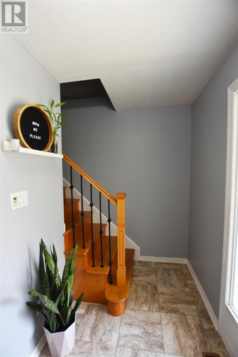 Photo 6 of 123 Palace Dr, Sault Ste Marie ON