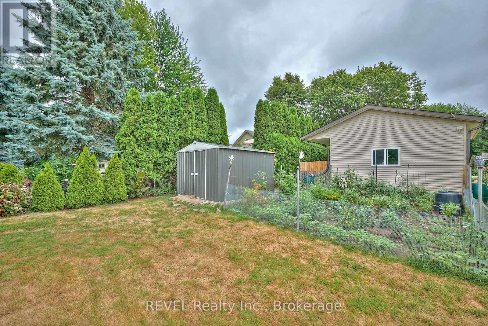Photo 33 of 1317 Third Street Louth, St Catharines ON