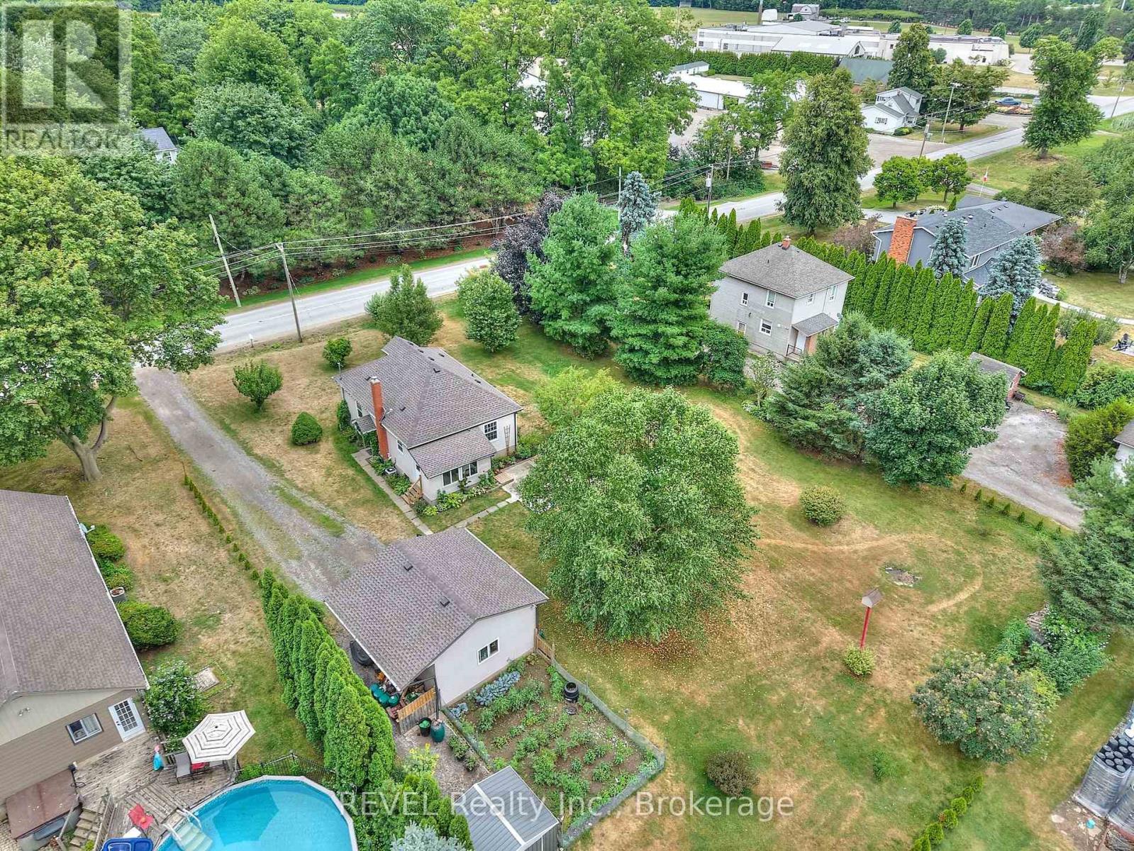 Photo 35 of 1317 Third Street Louth, St Catharines ON
