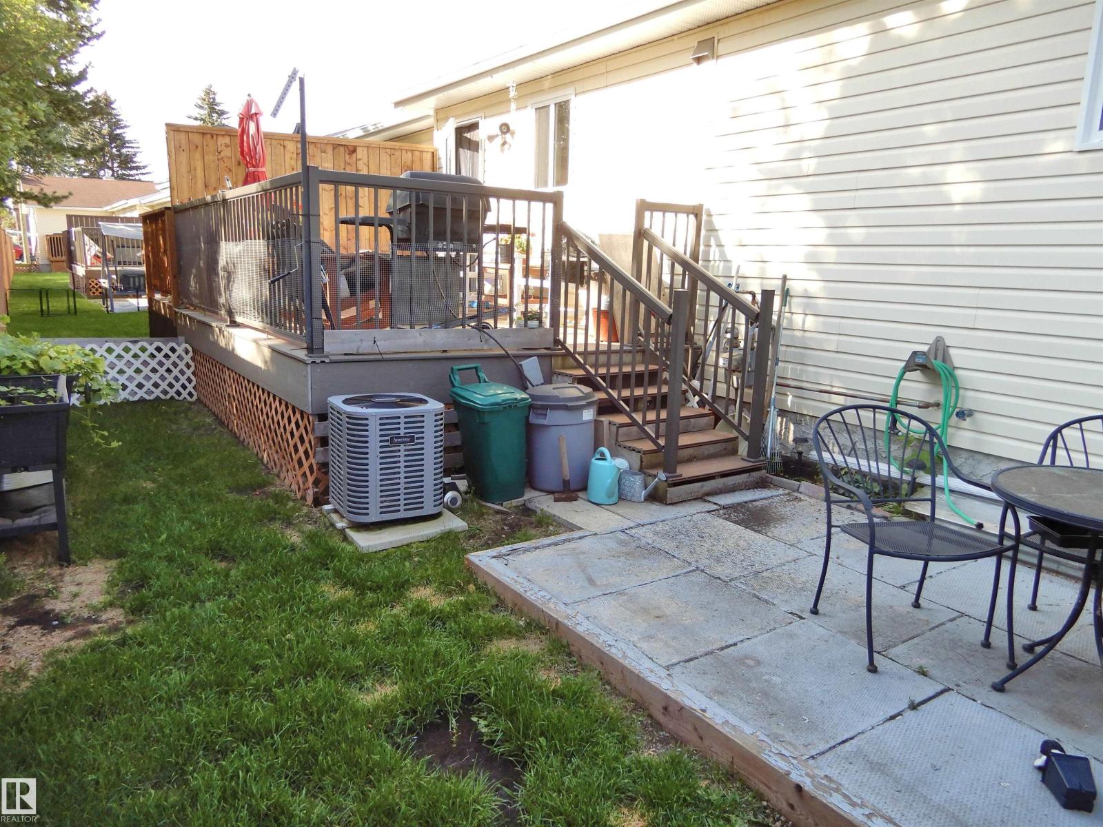 Photo 15 of 10111 105 St, Morinville AB