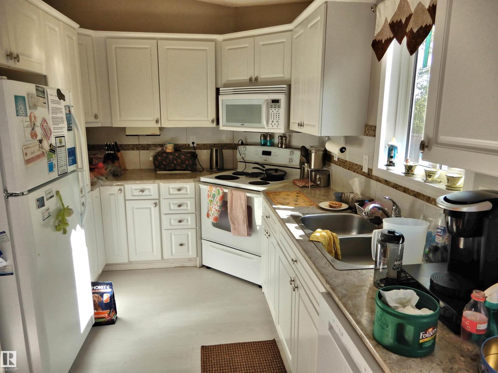 Photo 3 of 10111 105 St, Morinville AB