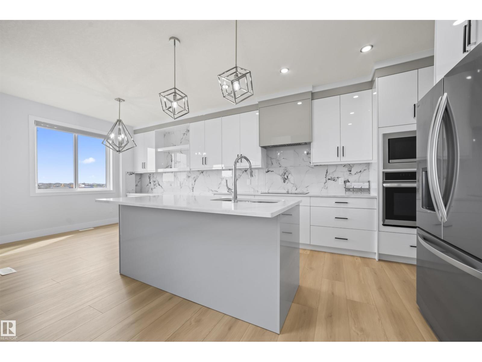 Photo 20 of 16819 47 St Nw, Edmonton AB