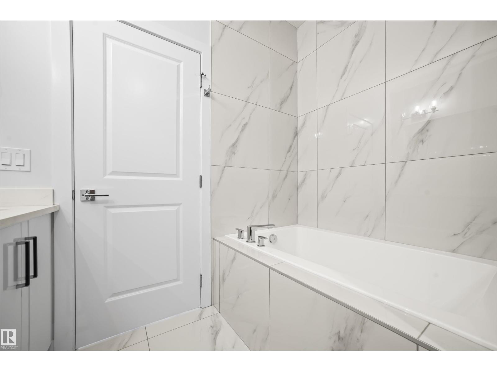 Photo 36 of 16819 47 St Nw, Edmonton AB