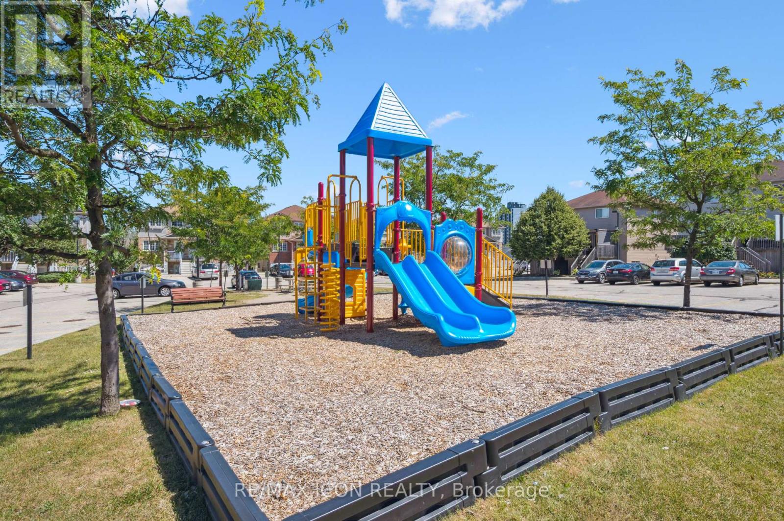 Photo 10 of 9 D 50 Howe Drive, Kitchener ON