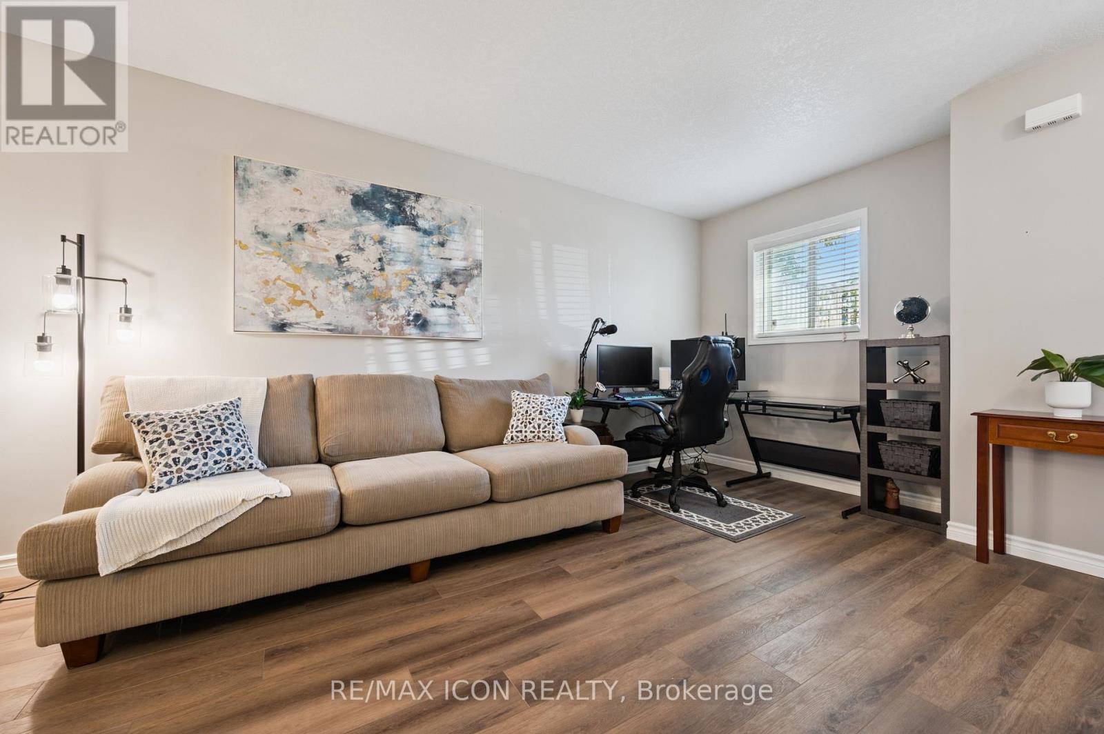 Photo 2 of 9 D 50 Howe Drive, Kitchener ON