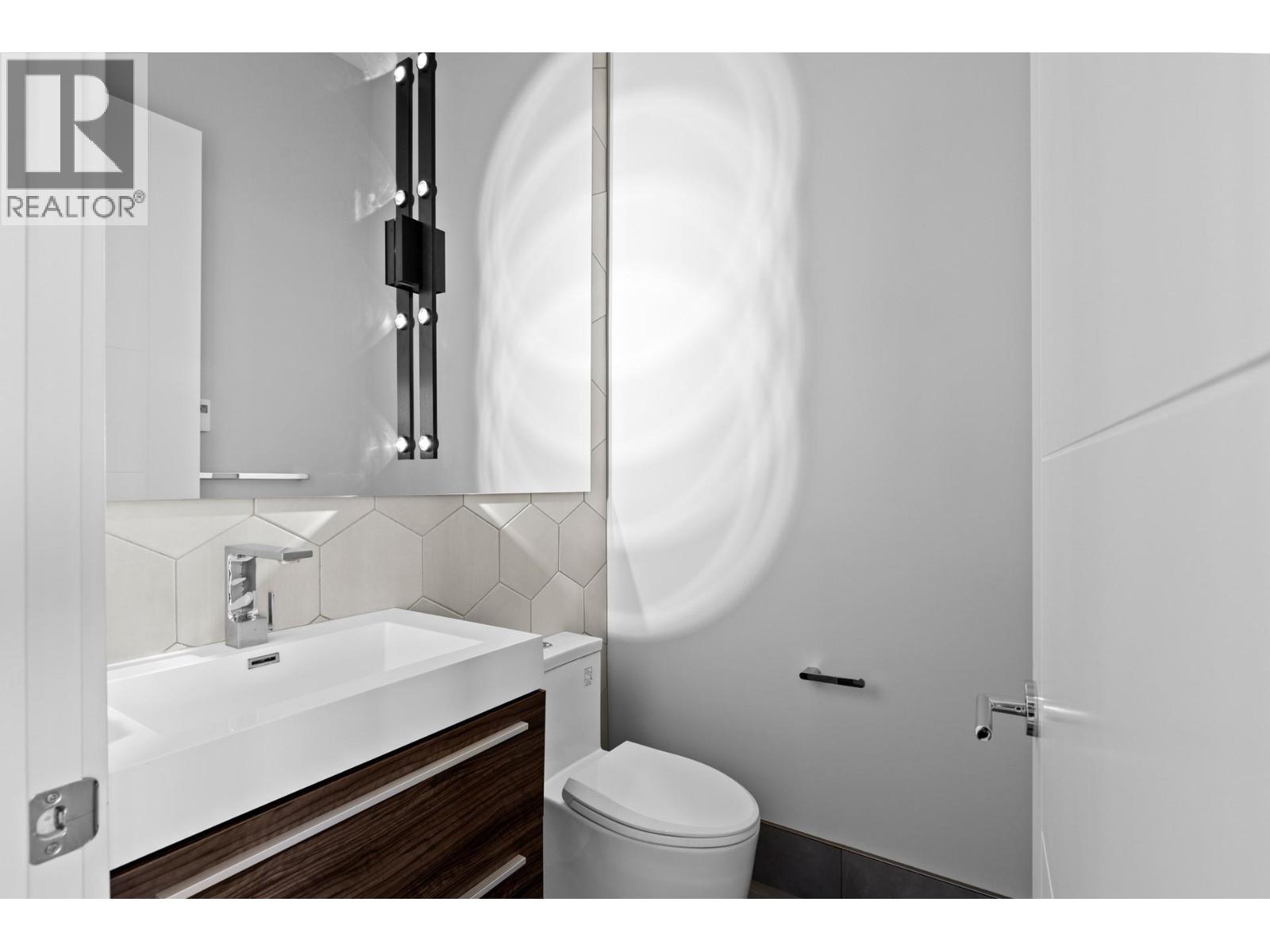  1240 Ponds Avenue, Kelowna