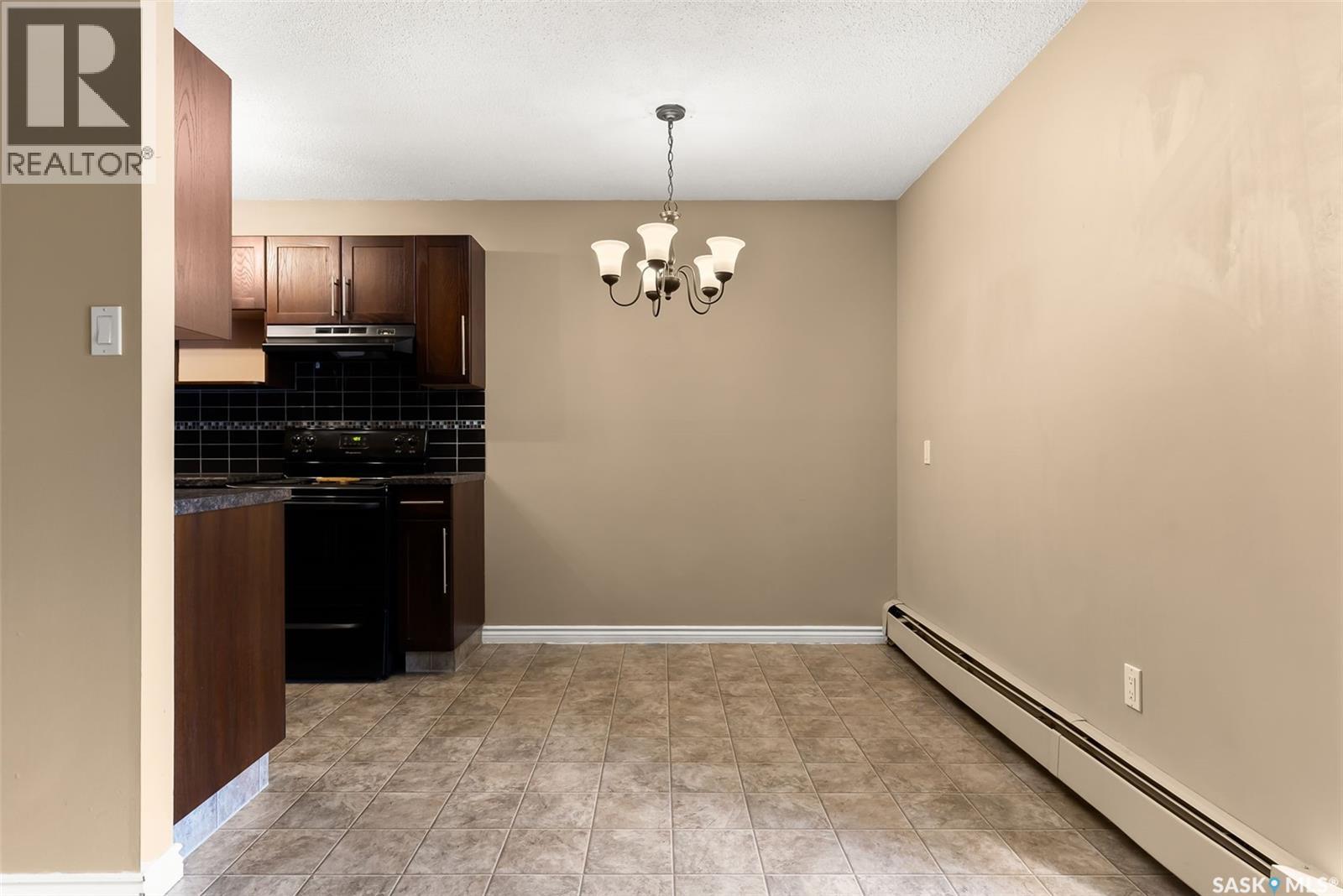 Photo 7 of 6 1953 Garnet Street, Regina SK