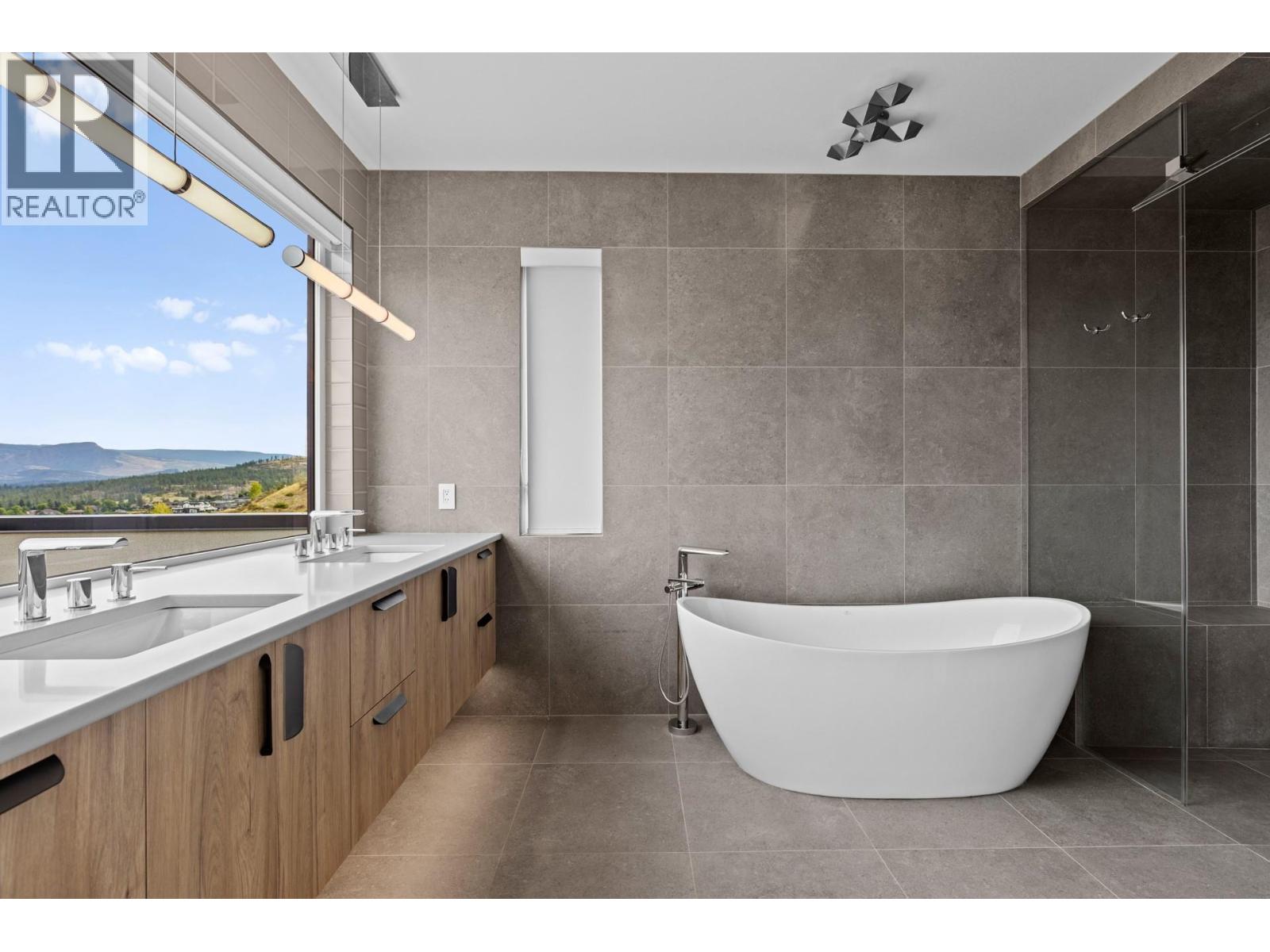  1240 Ponds Avenue, Kelowna