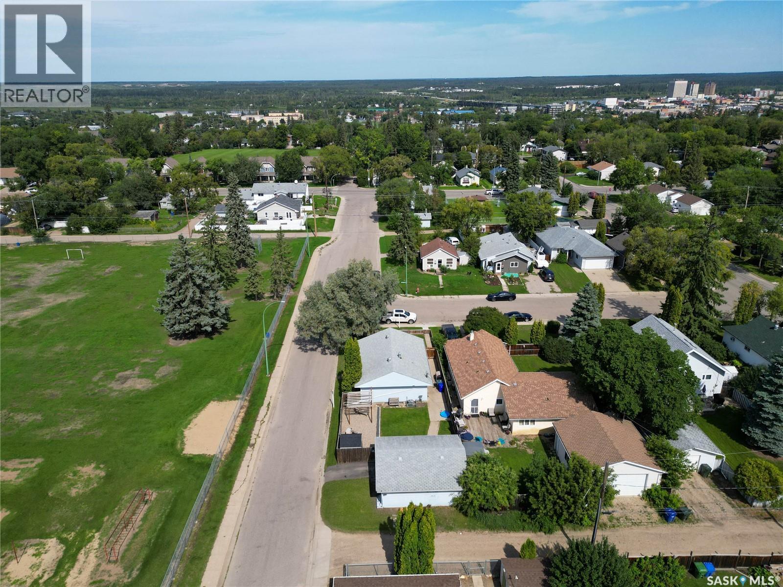 Photo 23 of 429 23rd Street W, Prince Albert SK