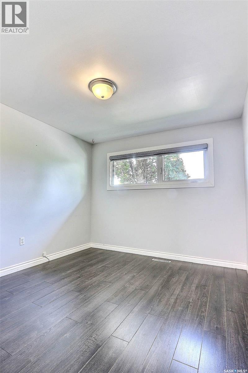 Photo 8 of 429 23rd Street W, Prince Albert SK