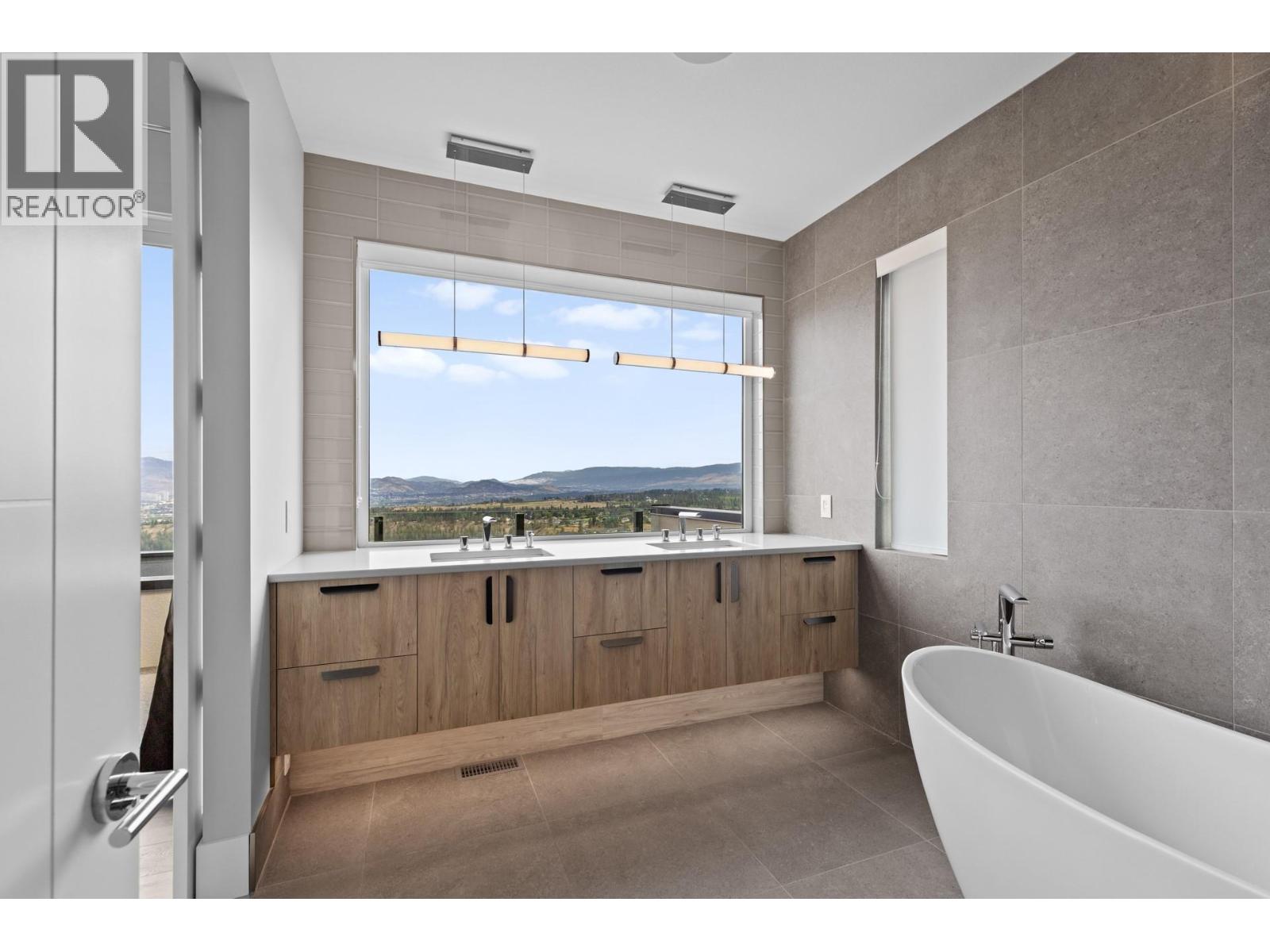  1240 Ponds Avenue, Kelowna