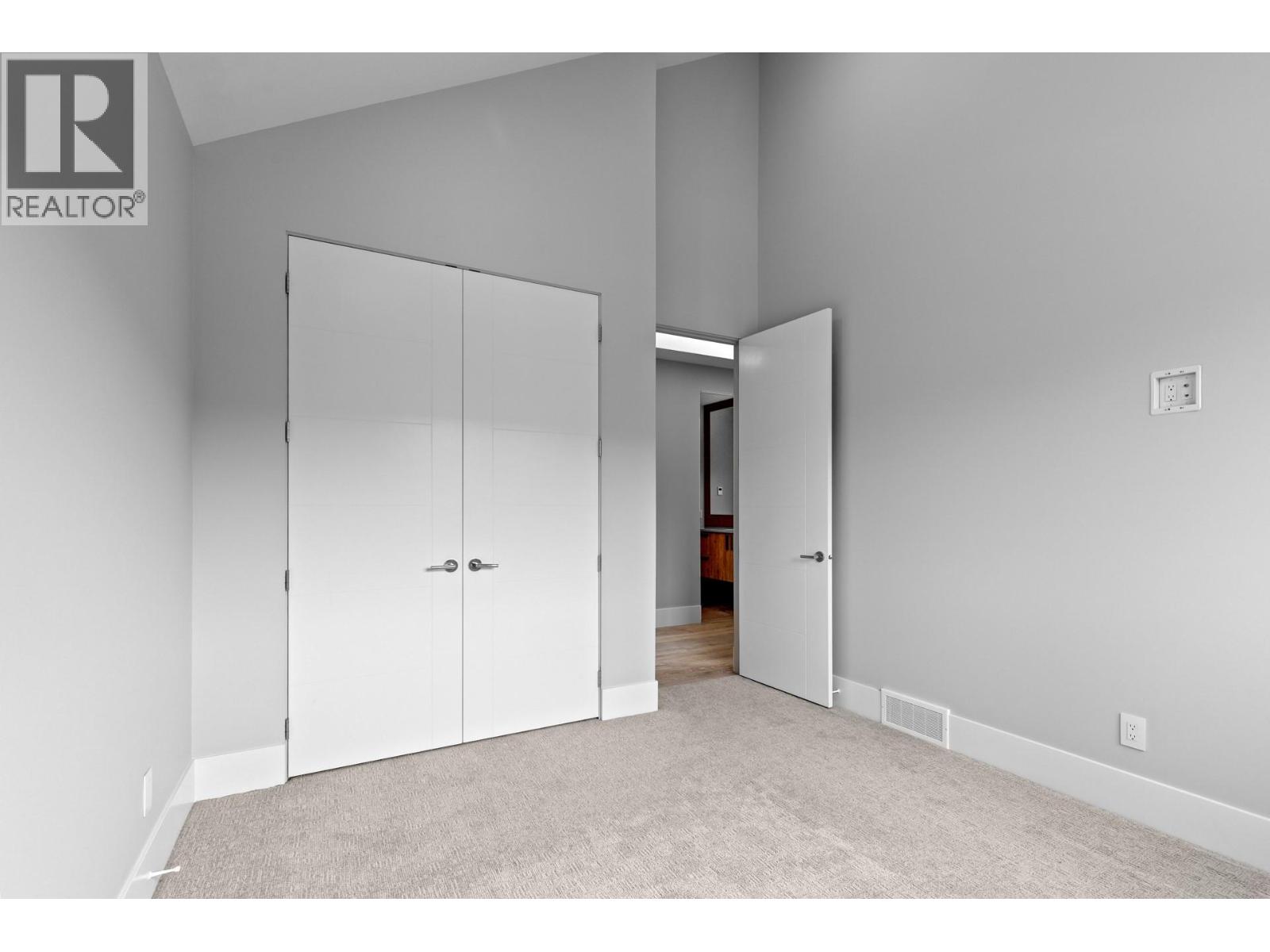  1240 Ponds Avenue, Kelowna