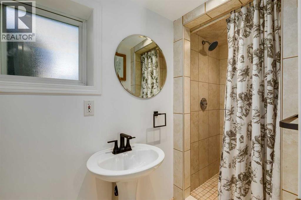 Single Family House 4 Level for Sale in  Glasgow Drive SW Glendale Calgary 